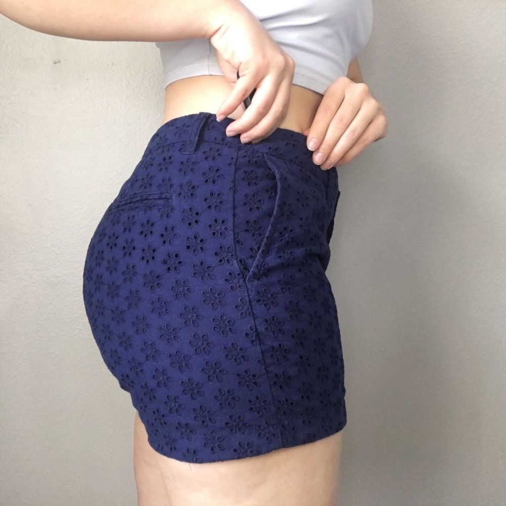 Faded Glory High Waisted Navy Flower Shorts - Picture 4 of 5